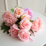 Кремово-рожевий