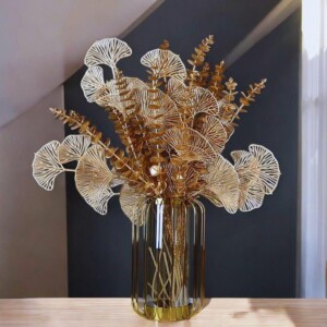 Листя та гілки в блискітках